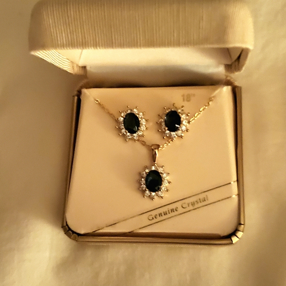 Jewelry Lot of 2 sets and 1 necklace - Picture 2 of 8